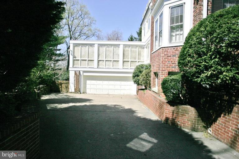 3106 Chain Bridge Road Northwest Washington, DC 20016 - Photo 15 of 19 Garage 1
