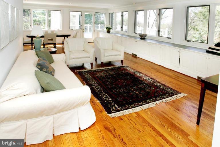 3106 Chain Bridge Road Northwest Washington, DC 20016 - Photo 4 of 19 Family Room