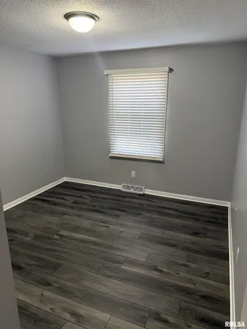 $1,275 | 2843 High Point Drive, Davenport, IA 52806