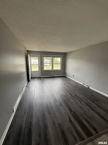 $1,275 | 2843 High Point Drive, Davenport, IA 52806