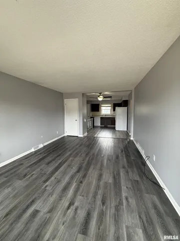 $1,275 | 2843 High Point Drive, Davenport, IA 52806