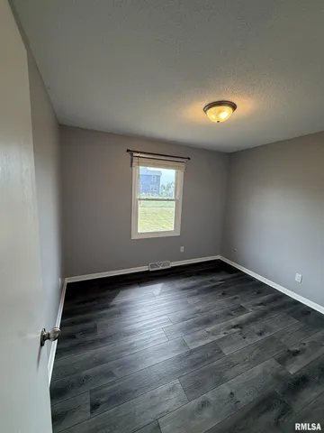 $1,275 | 2843 High Point Drive, Davenport, IA 52806