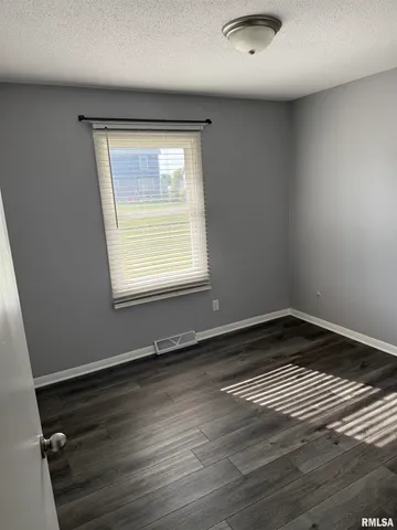 $1,275 | 2843 High Point Drive, Davenport, IA 52806