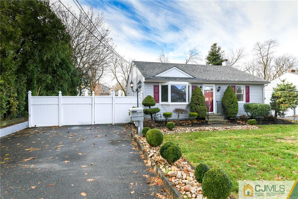 7 Robertsville Road Freehold, NJ 07728 - Photo 3 of 25 Gallery Image 3