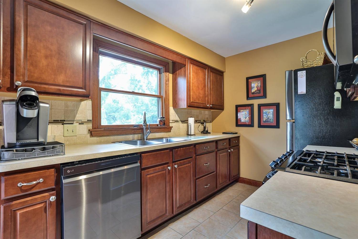 626 Compton Road Cincinnati, OH 45231 - Photo 12 of 50