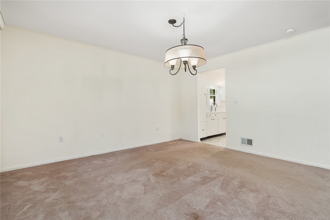 34 Hickory Way Clemson, SC 29631 - Photo 20 of 39 A versatile open space with soft carpeting flows seamlessly into the kitchen.