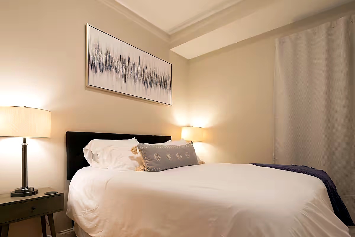 1427 North Mohawk Street Chicago, IL 60610 - Photo 49 of 54 a bedroom with a bed and a lamp on table
