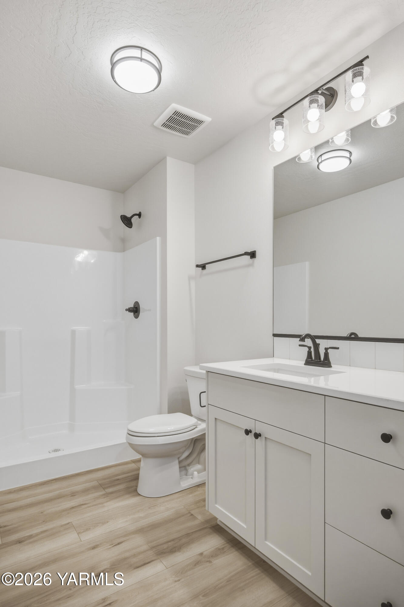 215 Packer Street Prosser, WA 99350 - Photo 19 of 45 a bathroom with a double vanity sink toilet and shower