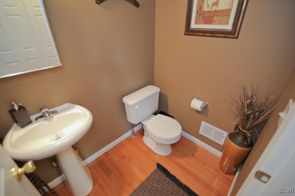4146 Walter Road Bethlehem, PA 18020 - Photo 12 of 32 Gallery Image 12