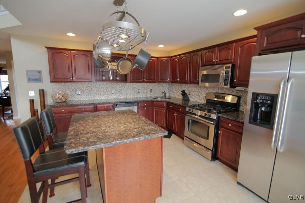 4146 Walter Road Bethlehem, PA 18020 - Photo 9 of 32 Gallery Image 9