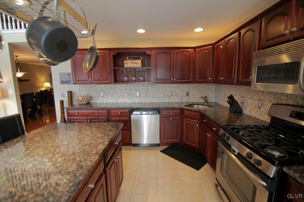 4146 Walter Road Bethlehem, PA 18020 - Photo 10 of 32 Gallery Image 10