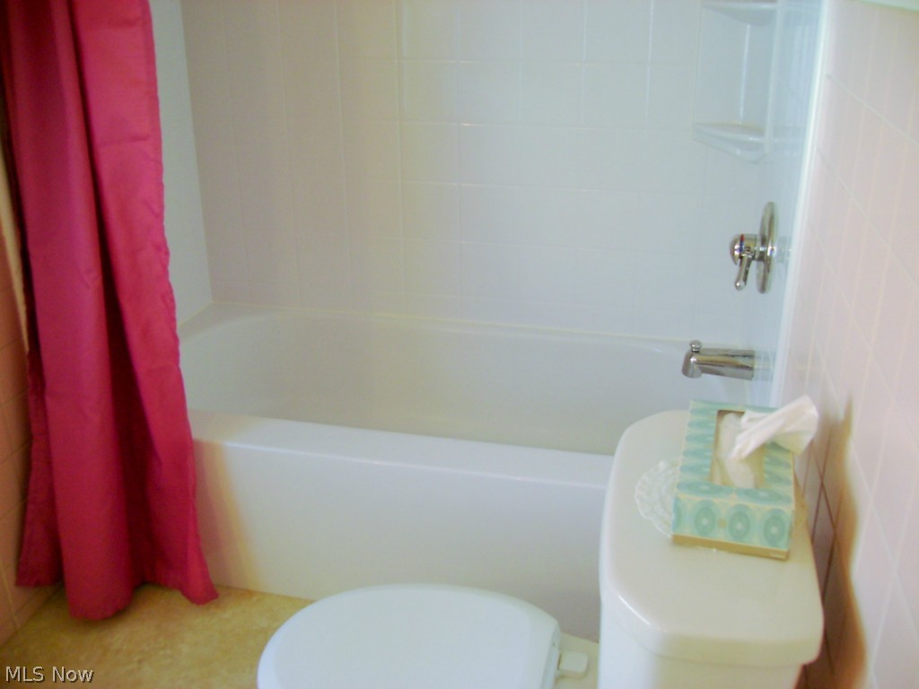 873 Englewood Road Cleveland Heights, OH 44121 - Photo 7 of 11