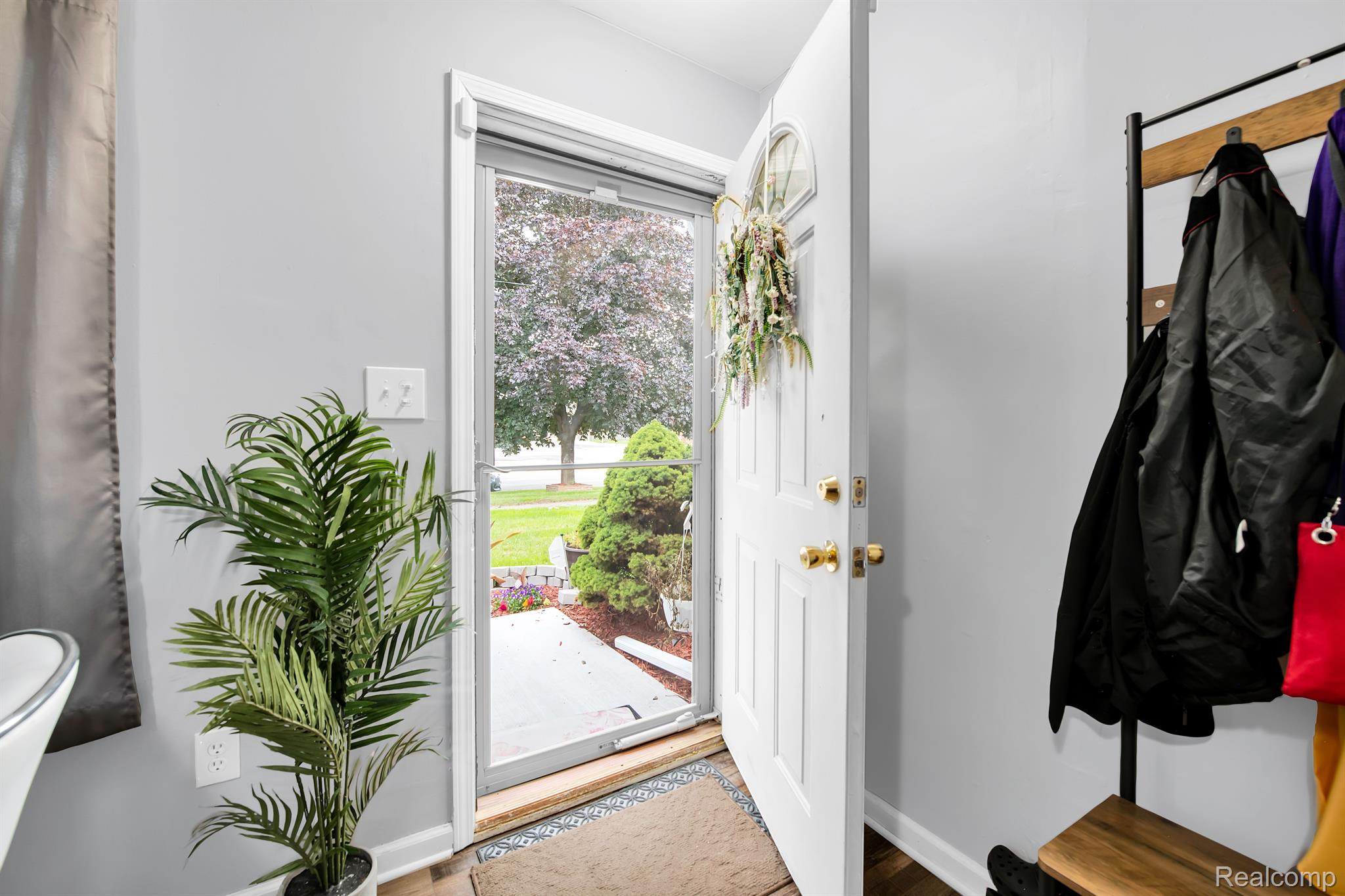 15261 Common Road Roseville, MI 48066 - Photo 2 of 26 Gallery Image 2