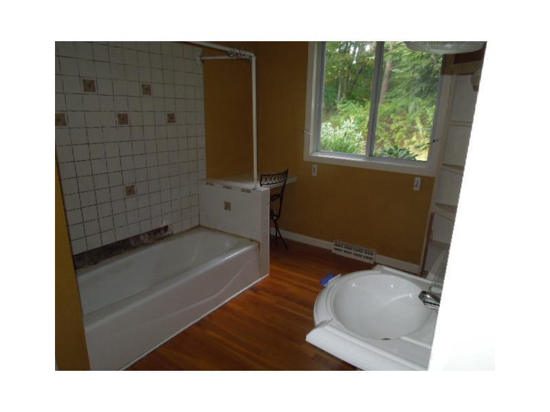 147 Cider Hill Road York, ME 03909 - Photo 9 of 14 Bathroom.