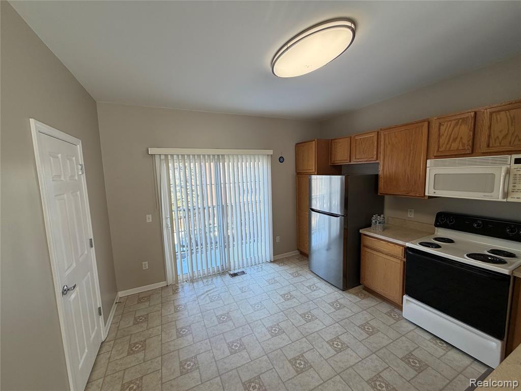 44745 Ellery Lane Novi, MI 48377 - Photo 4 of 17