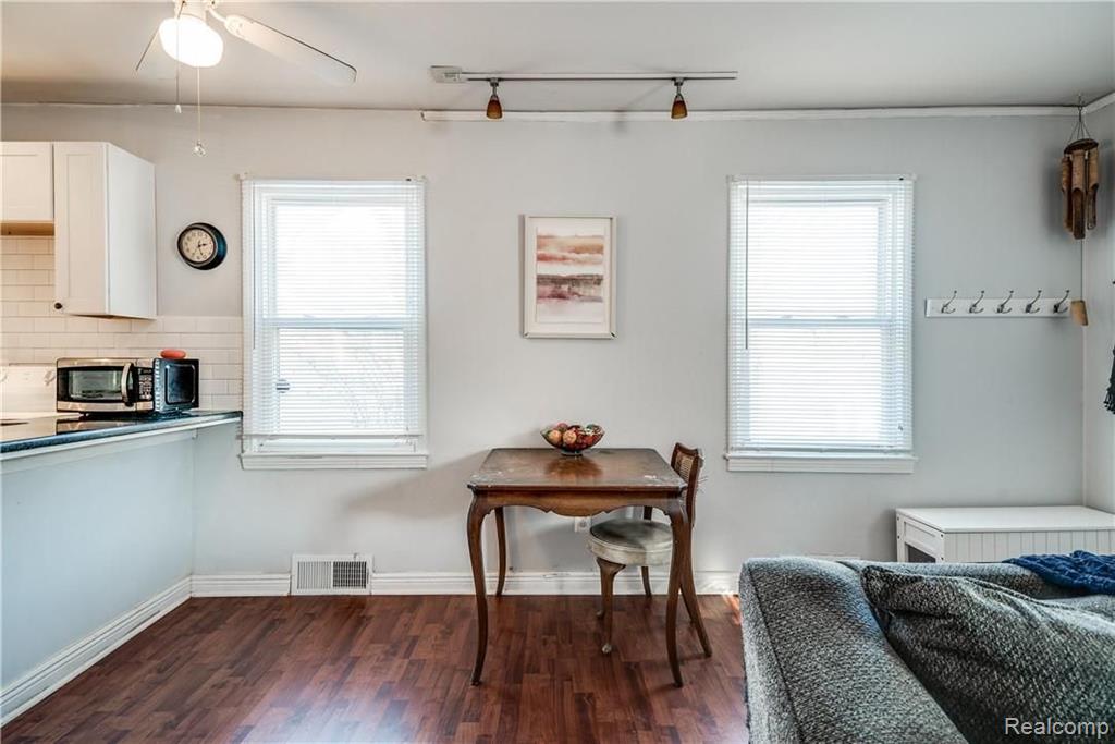 3172 Warick Road Royal Oak, MI 48073 - Photo 11 of 21