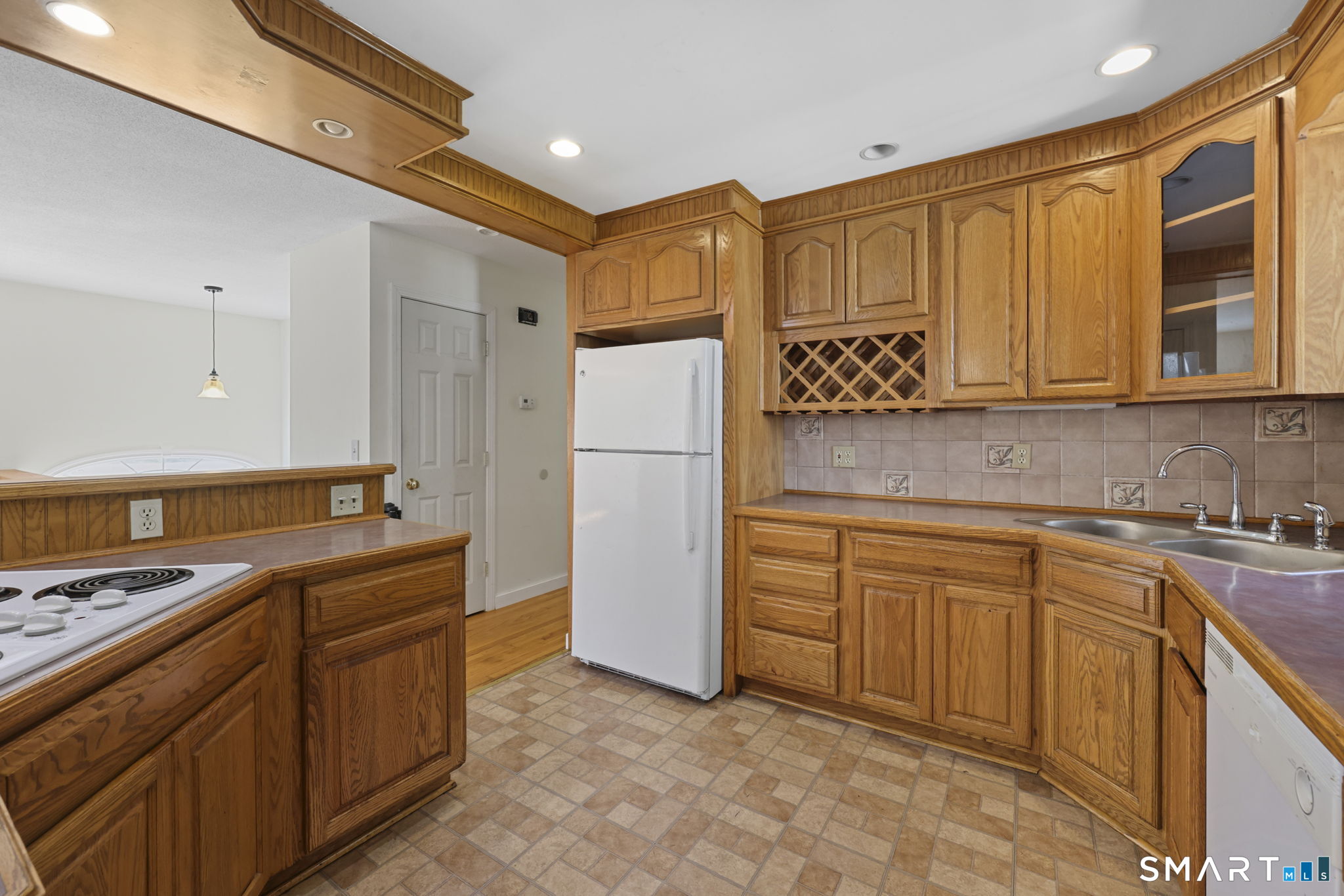 288 Knob Hill Road Meriden, CT 06451 - Photo 15 of 38