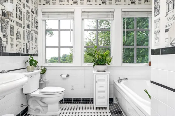$4,399,000 | 15 Courageous Circle, Bristol, RI 02809