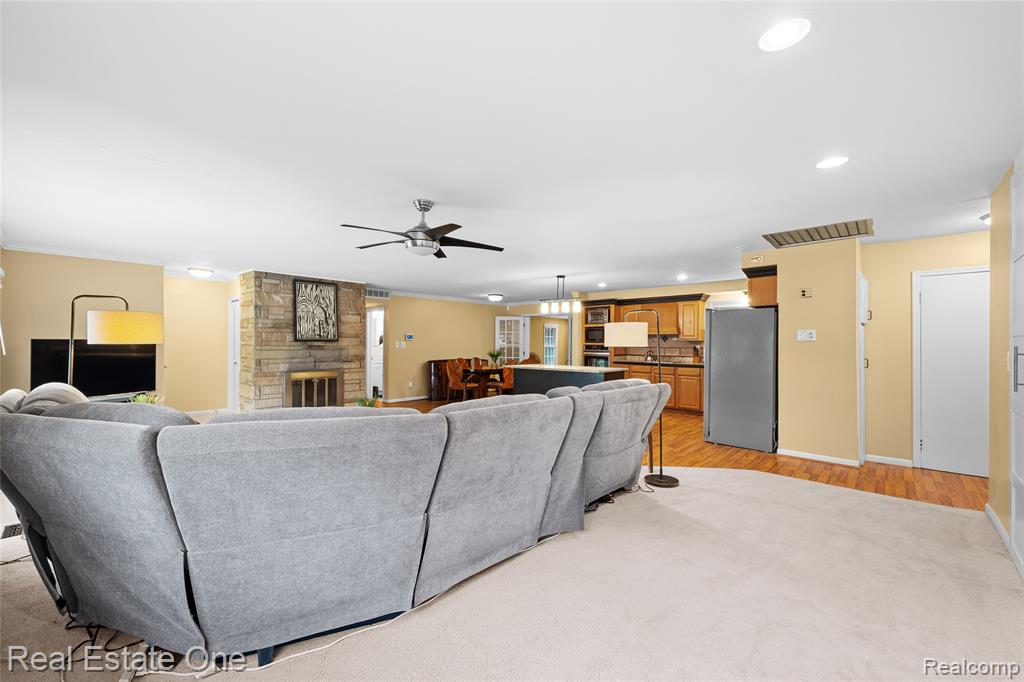 28257 New Castle Road Farmington Hills, MI 48331 - Photo 7 of 32
