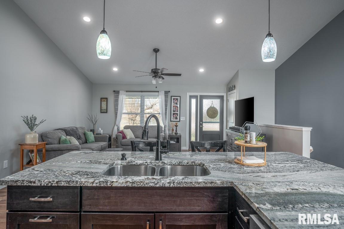 1782 7 Springs Road Muscatine, IA 52761 - Photo 3 of 43 Gallery Image 3