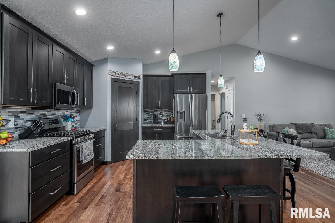 1782 7 Springs Road Muscatine, IA 52761 - Photo 4 of 43 Gallery Image 4