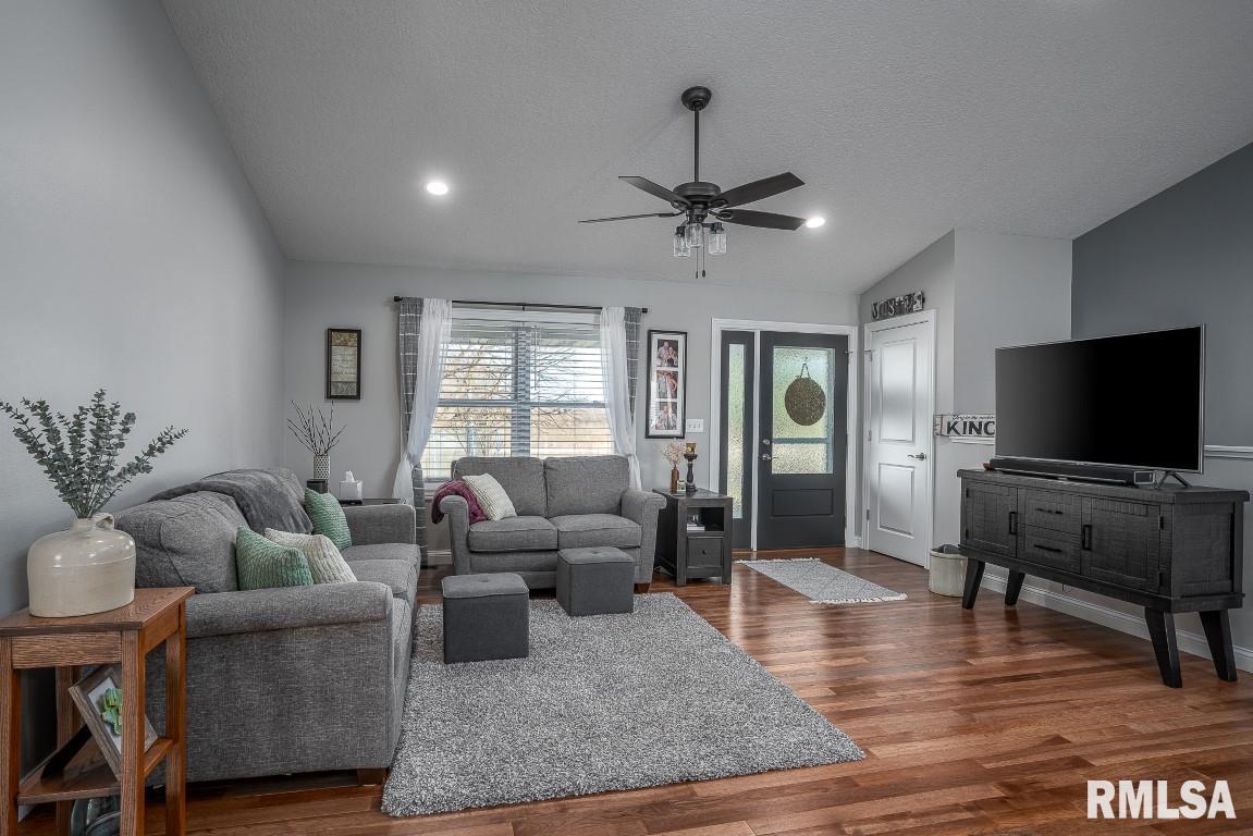 1782 7 Springs Road Muscatine, IA 52761 - Photo 7 of 43 Gallery Image 7