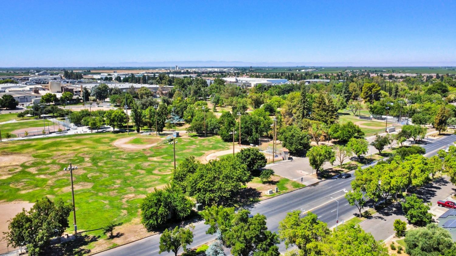 110 Hilton Street Madera, CA 93637 - Photo 26 of 28