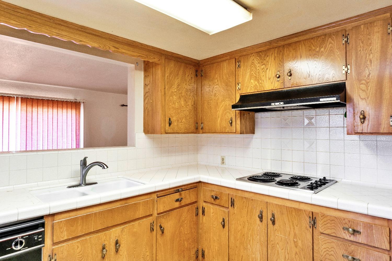 110 Hilton Street Madera, CA 93637 - Photo 7 of 28