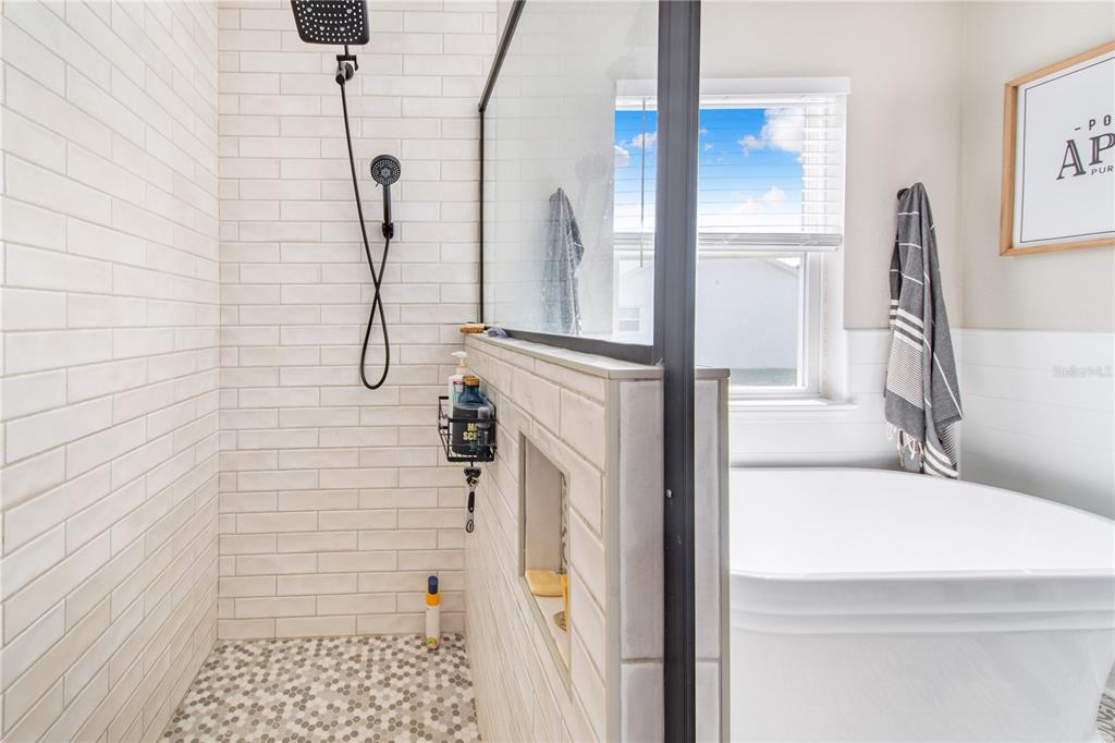 705 Brook Road North Fort Meade, FL 33841 - Photo 21 of 54 a bathroom with a sink a toilet and shower