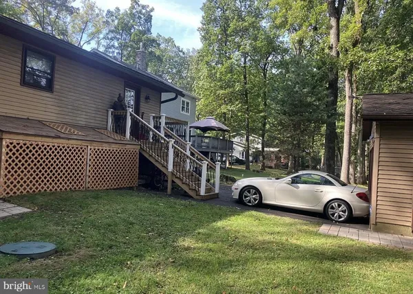 a view of a car in front of a house