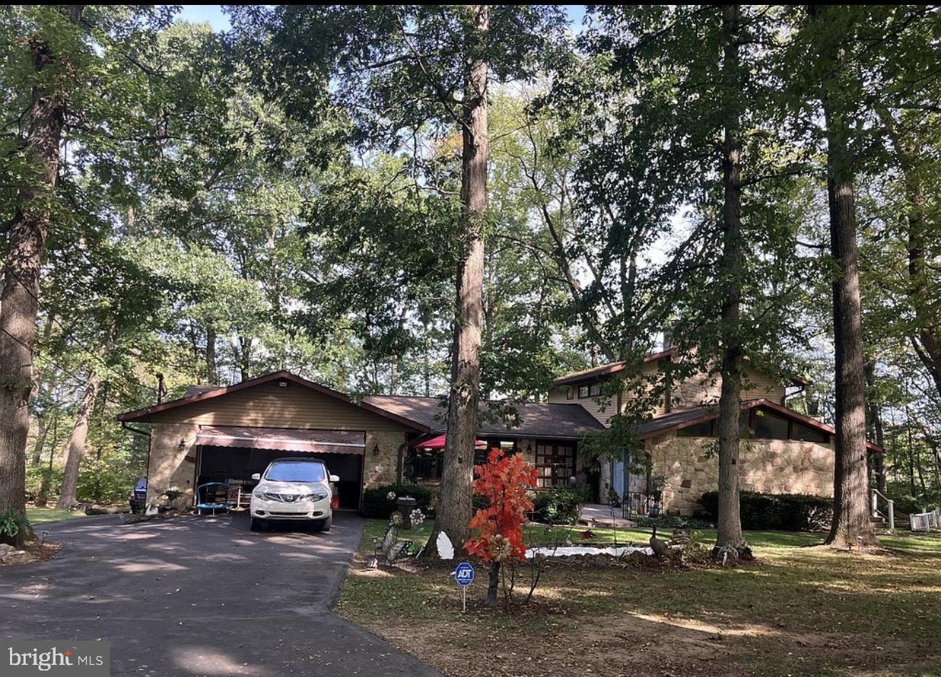 3725 Oakland Road Bethlehem, PA 18020 - Photo 2 of 26