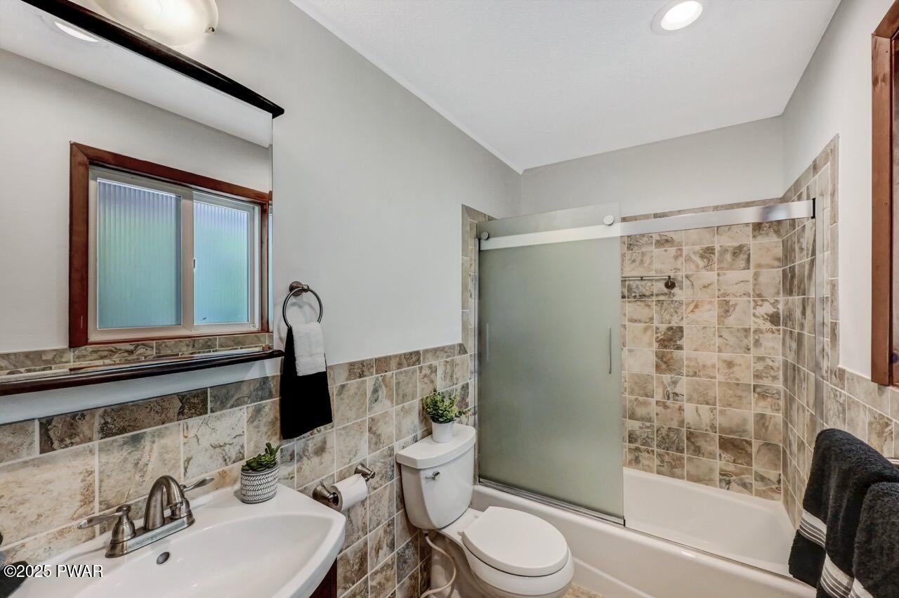 811 Maple Ridge Court Hawley, PA 18428 - Photo 38 of 101 811 Maple Ridge 36 Large