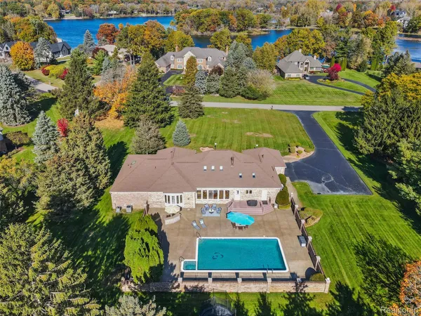 $999,900 | 4227 Newcastle Drive, Clarkston, MI 48348