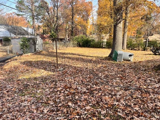 2951 Bannockburn Road Memphis, TN 38128 - Photo 17 of 18 a view of a yard with trees