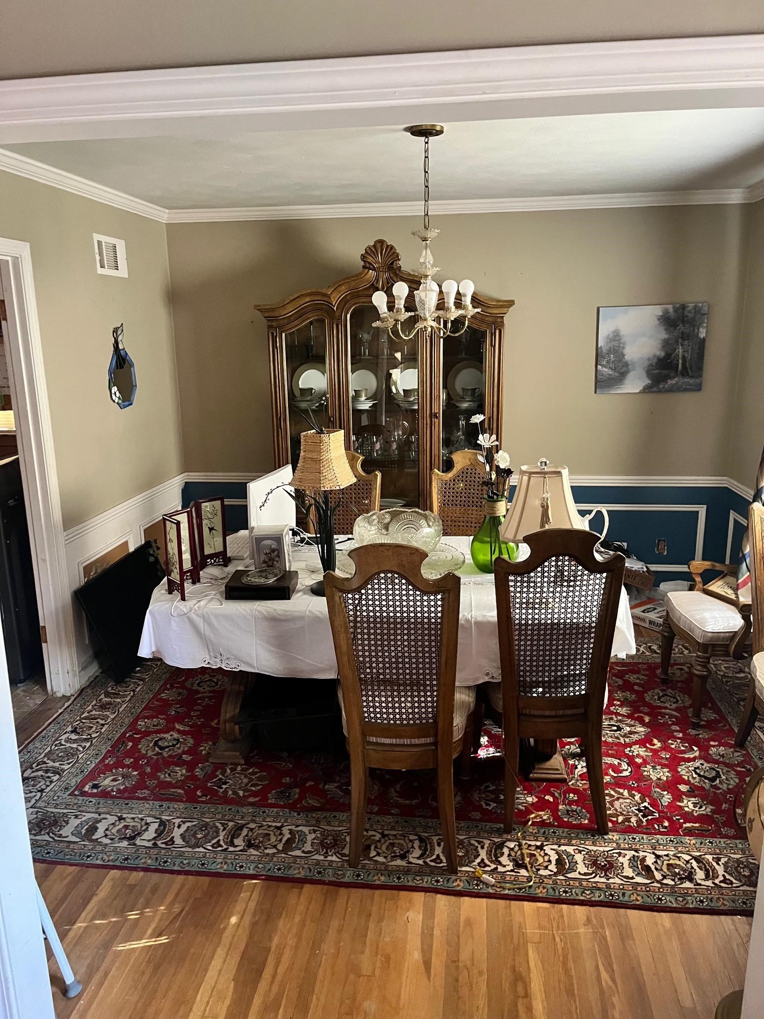 2951 Bannockburn Road Memphis, TN 38128 - Photo 5 of 18 a living room with furniture and a chandelier