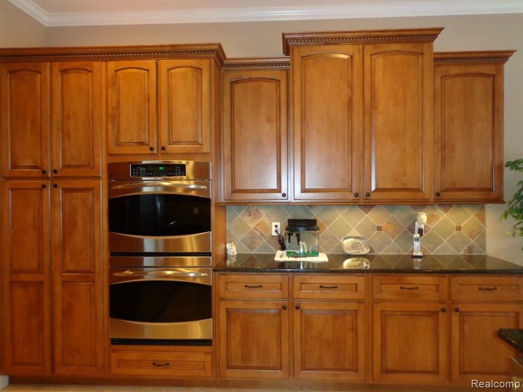 752 Quarry Drive Rochester, MI 48306 - Photo 3 of 28 DSC00847.jpg