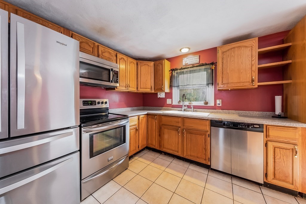 32 Neck Hill Road Mendon, MA 01756 - Photo 4 of 25 Gallery Image 4