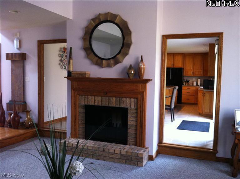 632 Warner Road Southeast Brookfield, OH 44403 - Photo 17 of 24 Great room with double fireplace