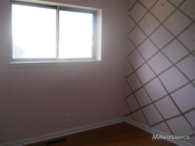 32709 Ridgefield Avenue Warren, MI 48088 - Photo 14 of 22 31147503-13.JPG