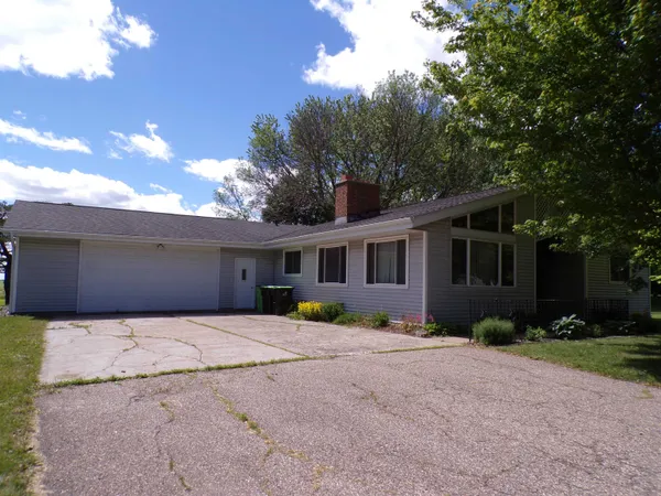 $239,000 | 305 South Thomas Street, Loyal, WI 54446