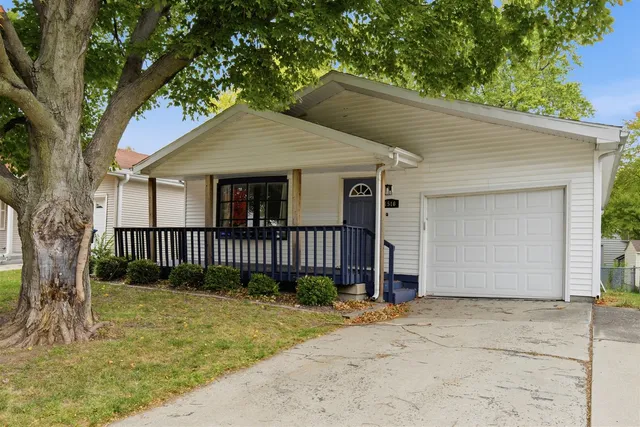 $163,000 | 1516 North Hershey Road, Bloomington, IL 61704