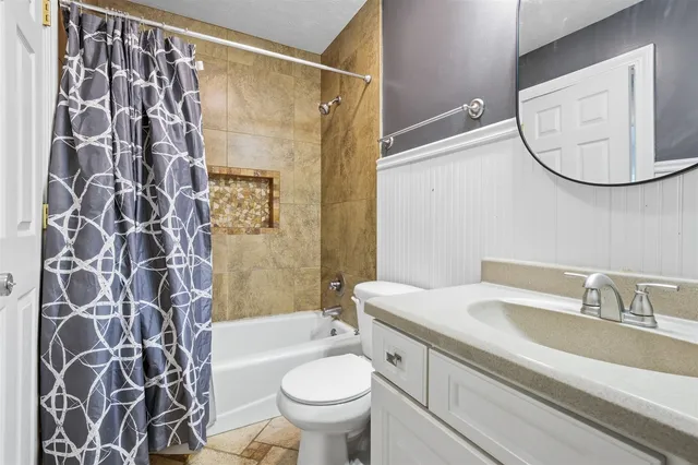 $163,000 | 1516 North Hershey Road, Bloomington, IL 61704