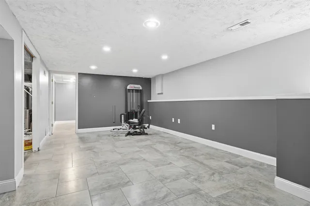 $163,000 | 1516 North Hershey Road, Bloomington, IL 61704