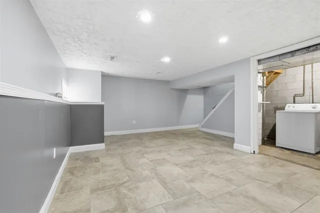 $163,000 | 1516 North Hershey Road, Bloomington, IL 61704