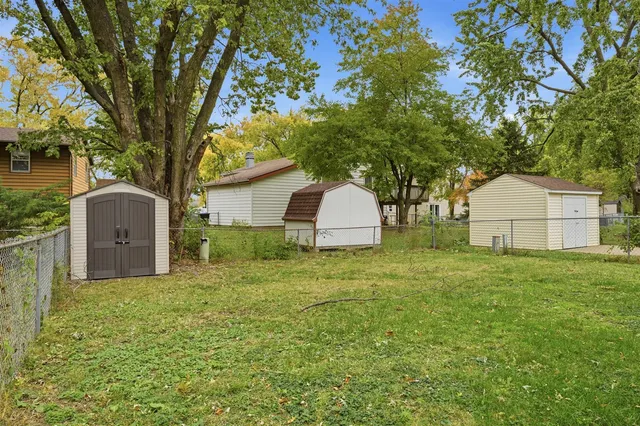 $163,000 | 1516 North Hershey Road, Bloomington, IL 61704