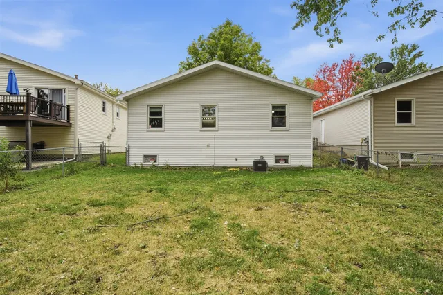 $163,000 | 1516 North Hershey Road, Bloomington, IL 61704