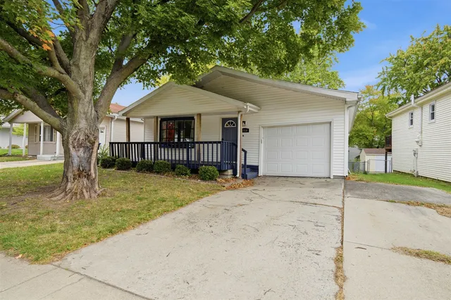 $163,000 | 1516 North Hershey Road, Bloomington, IL 61704