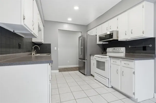 $163,000 | 1516 North Hershey Road, Bloomington, IL 61704