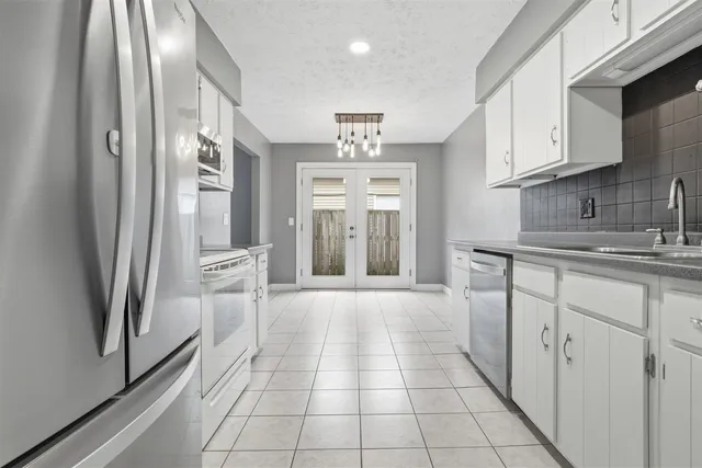 $163,000 | 1516 North Hershey Road, Bloomington, IL 61704