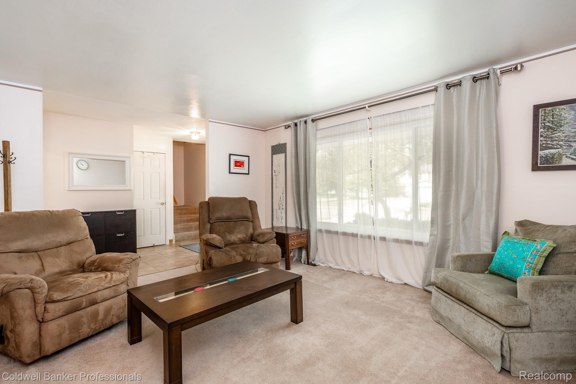 40487 Village Wood Road Novi, MI 48375 - Photo 12 of 46 Living Room